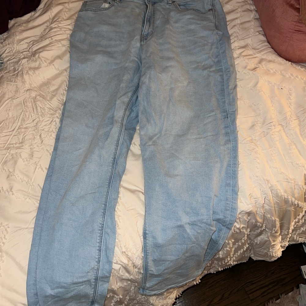 American Eagle Light Stretch Mom Jeans